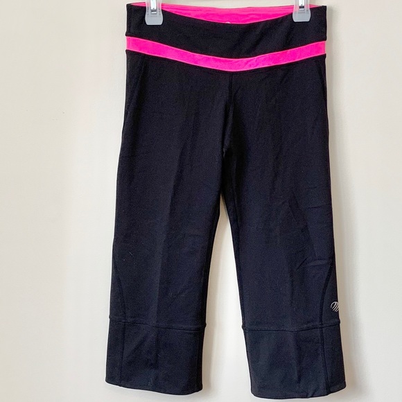 MPG Cropped Split Calf Legging - Picture 3 of 7